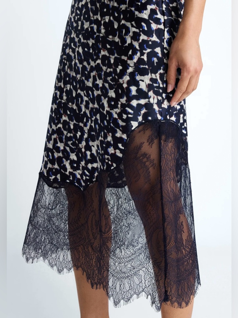 NWT “The Devil Wears Prada”Navy and White Printed Maxi Lace-Hem Midi Skirt